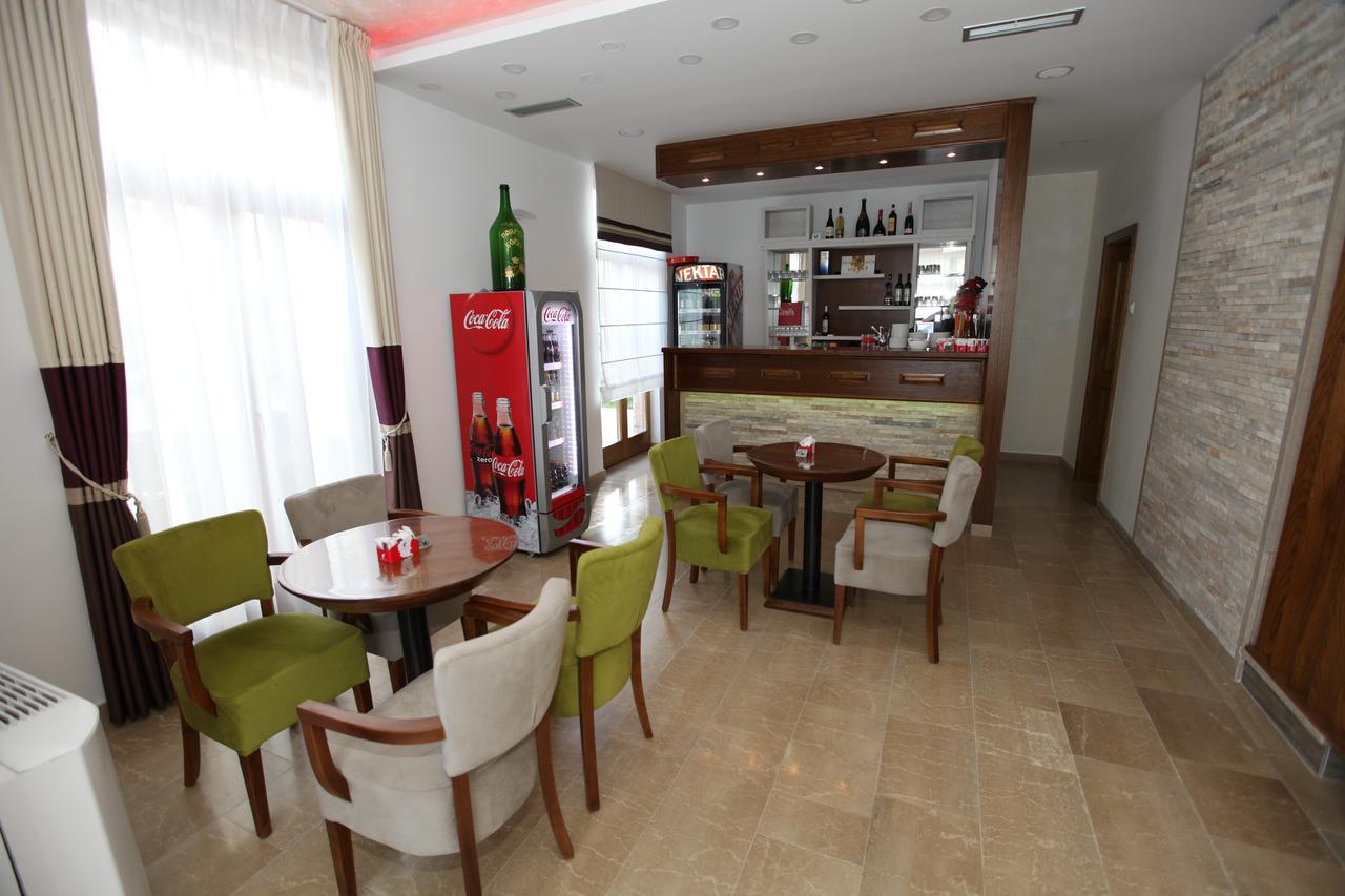 Apis Hotel Trebinje Eksteriør billede