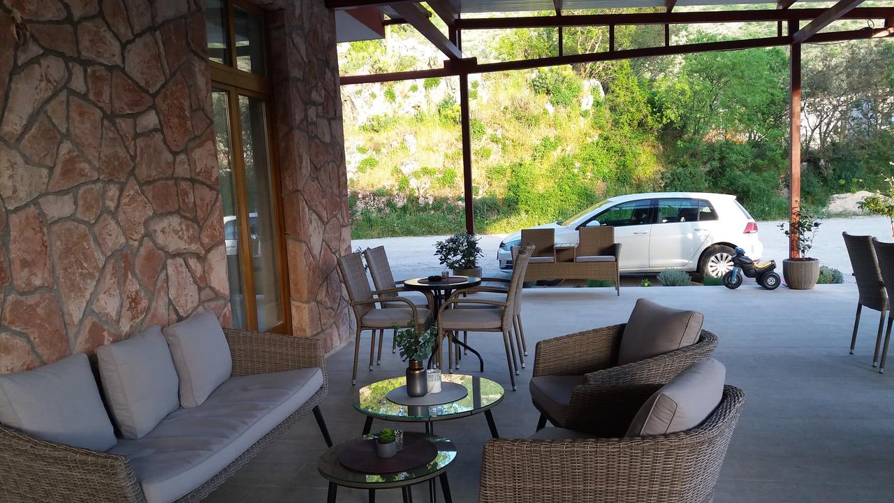 Apis Hotel Trebinje Eksteriør billede