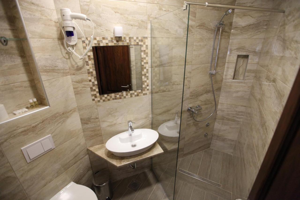 Apis Hotel Trebinje Eksteriør billede